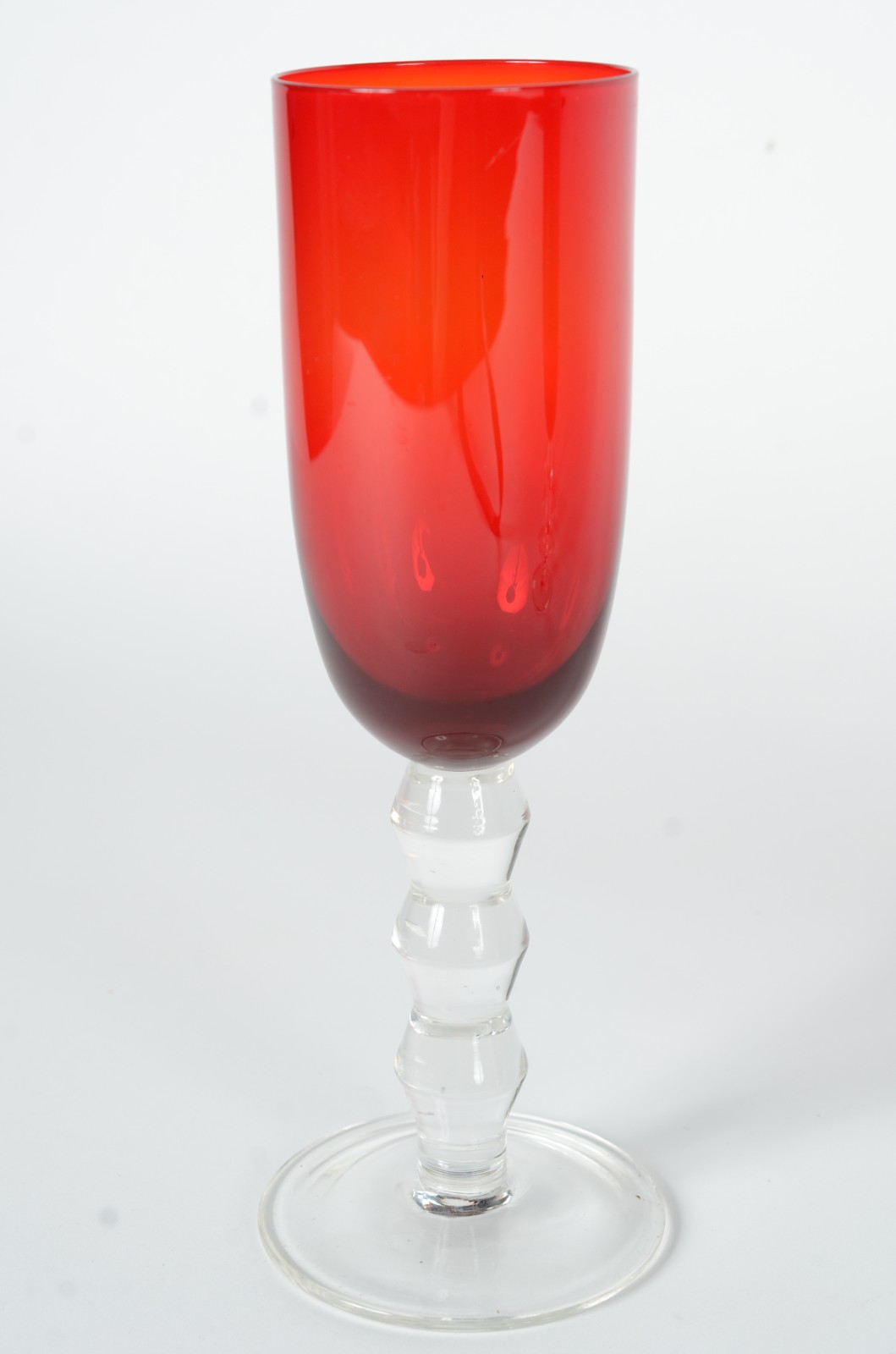 Cinco flutes para champagne de cristal vermelho. - foto 2 de 5