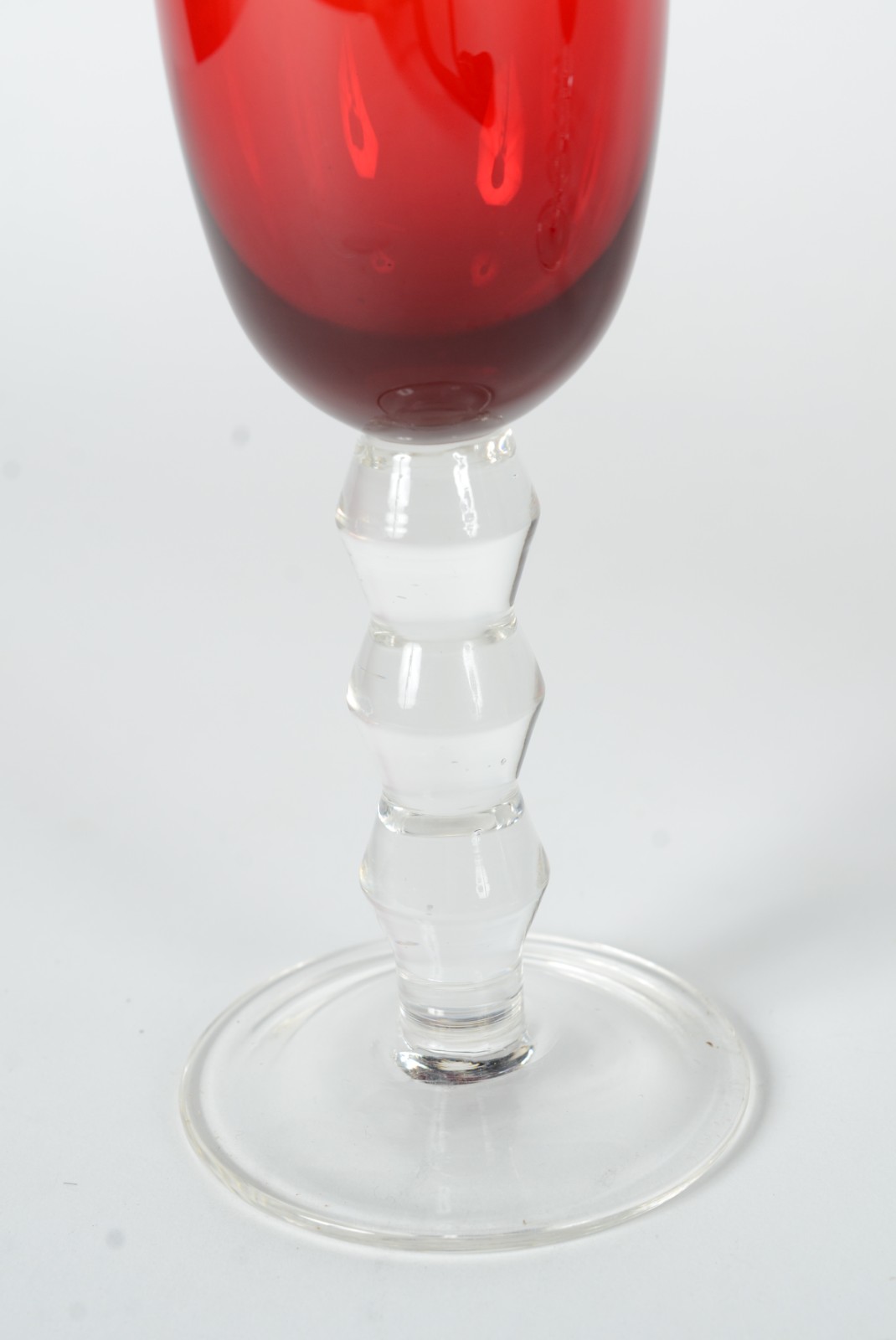 Cinco flutes para champagne de cristal vermelho. - foto 3 de 5