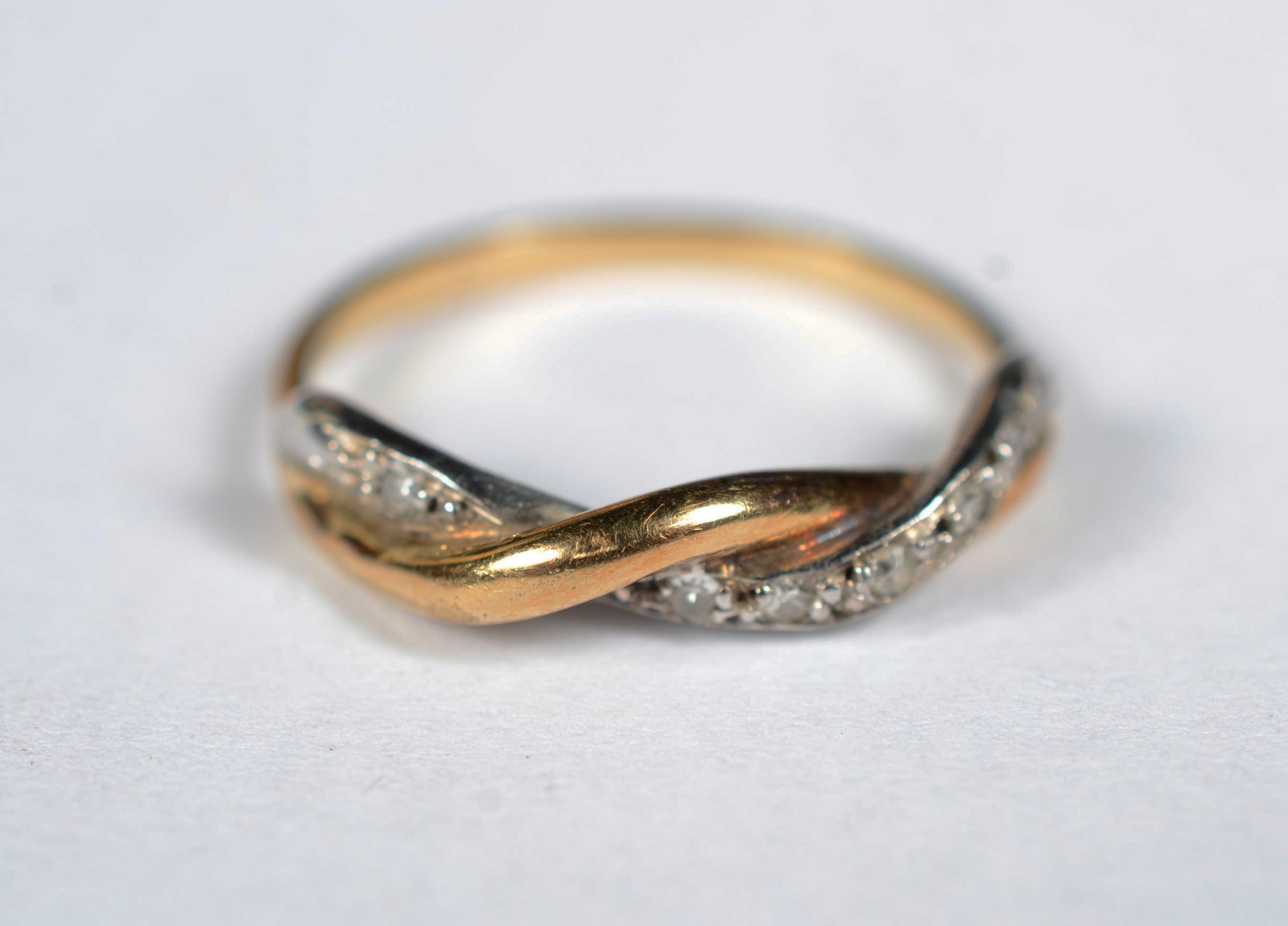 Anel de ouro 18 k, aro 14. (Por motivos de segurança a peça não se... - foto 2 de 9