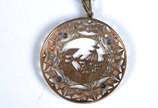 Antigo pendente de platina com ouro 18 k. com s... - Antigo pendente de platina com ouro 18 k. com safiras azuis. (Por motivos de segurança a peça não se encontra na loja)