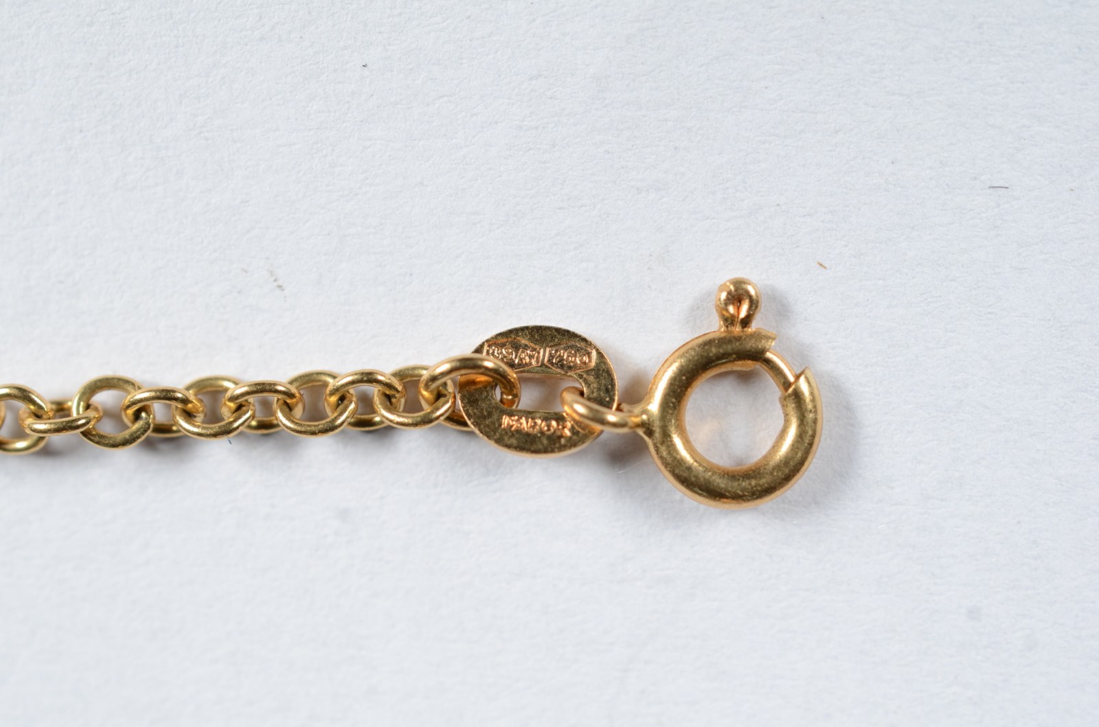Pulseira de ouro 18 k., placa com 4 corações esmaltados. (Por motivos... - foto 4 de 6