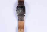 Natan,  - Relógio de pulso com pulseira de couro, á quartz. Máquina parada.