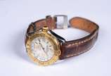 Breitling (1884),  - Relógio feminino á Quartz, fundo de madrepérola, coroa de ouro, pulseira de couro. No estojo original com documentos.