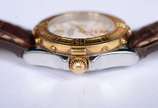 Breitling (1884),  - Relógio feminino á Quartz, fundo de madrepérola, coroa de ouro, pulseira de couro. No estojo original com documentos.