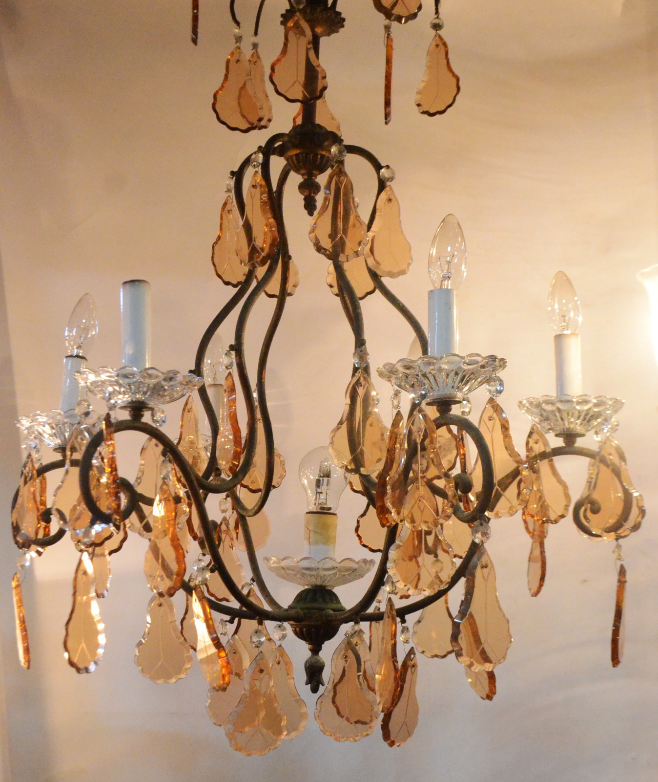 Lustre de metal para 6 luzes com placas de cristal lapidado na cor... - foto 1 de 9