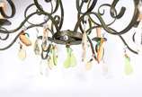 Lustre de metal para 6 luzes com pingentes de c... - Lustre de metal para 6 luzes com pingentes de cristal facetado e frutas de vidro colorido.