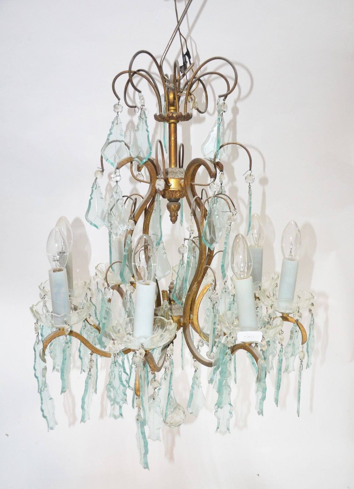 Lustre de metal dourado estilo Versailles, para 8 luzes, placas na... - foto 1 de 5