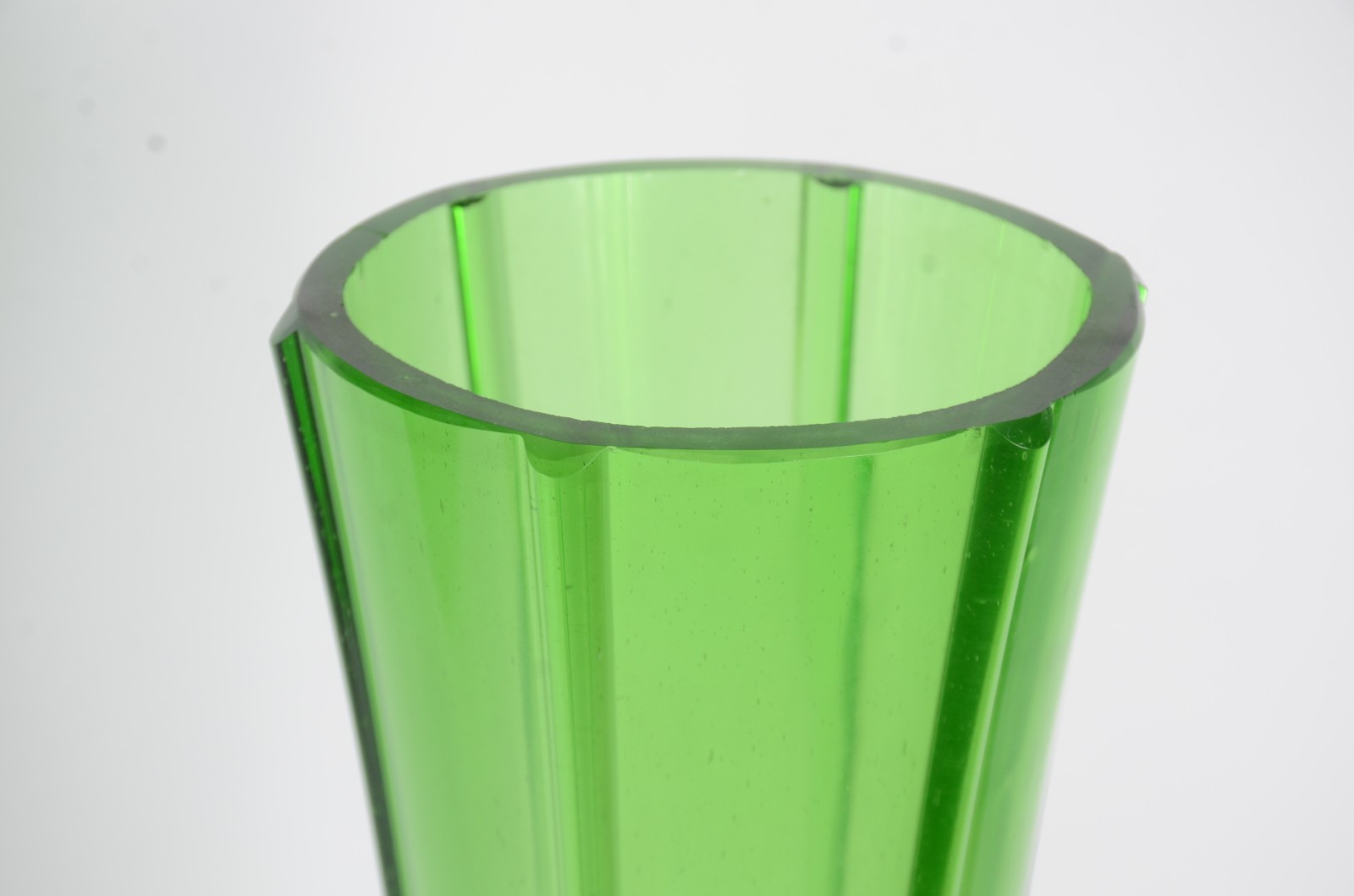 Grande solifleur de vidro decorativo na cor verde (com mofo e pequeno... - foto 3 de 7