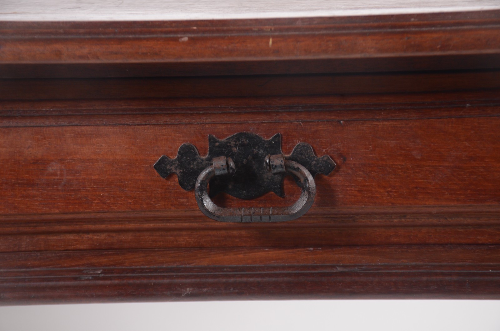 Mesa de madeira nobre, estilo colonial brasileiro, duas gavetas com... - foto 4 de 9