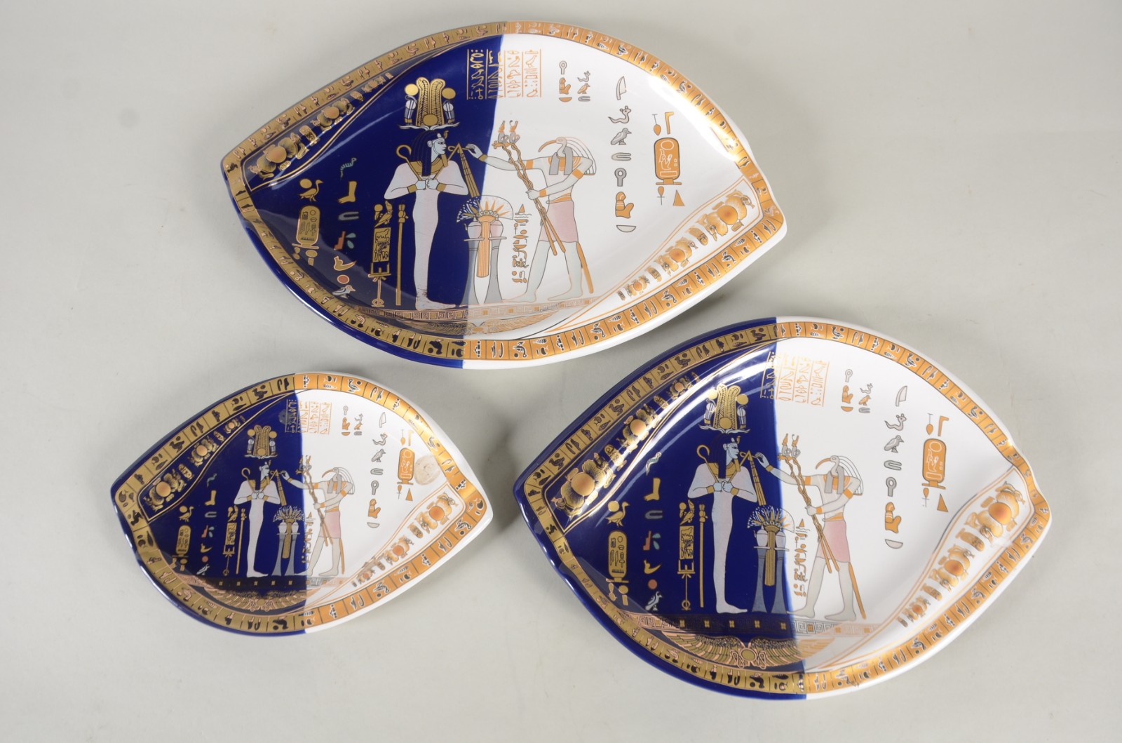 Diversas peças de porcelana composto de: 3 travessas de porcelana... - foto 3 de 11