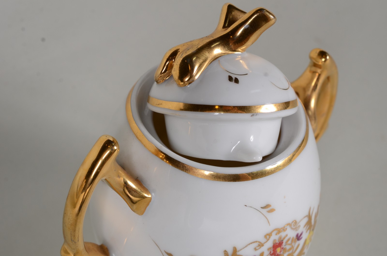Diversas peças de porcelana composto de: 3 travessas de porcelana... - foto 6 de 11