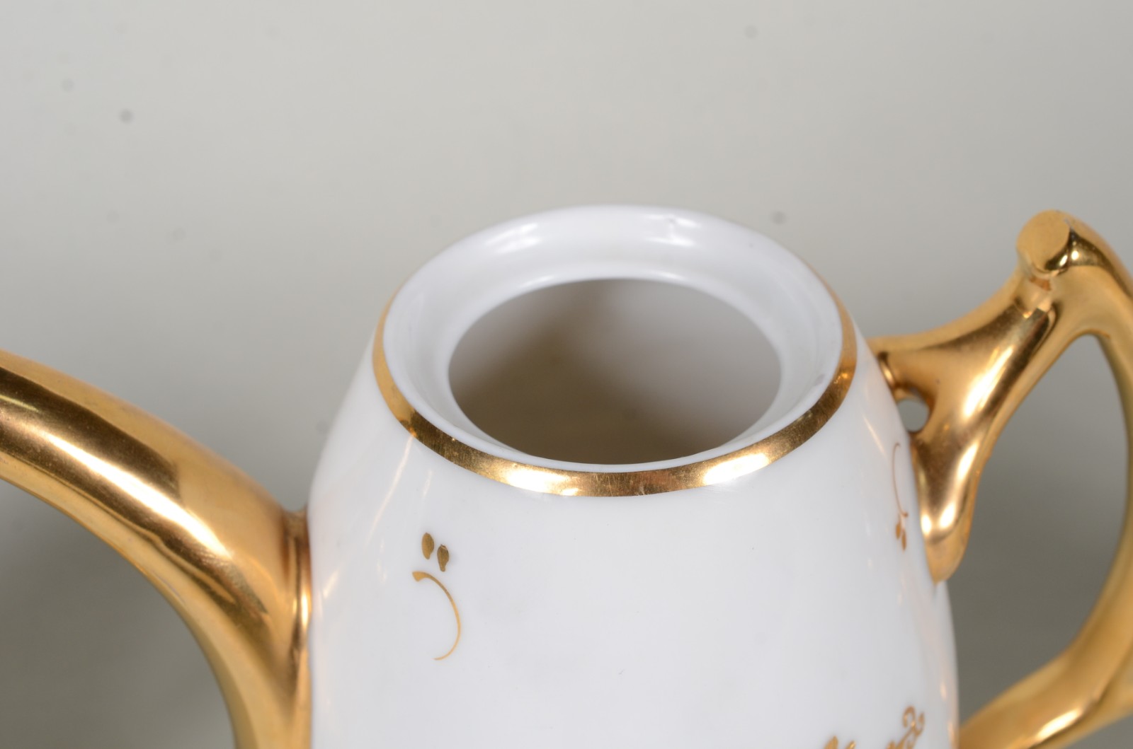 Diversas peças de porcelana composto de: 3 travessas de porcelana... - foto 8 de 11