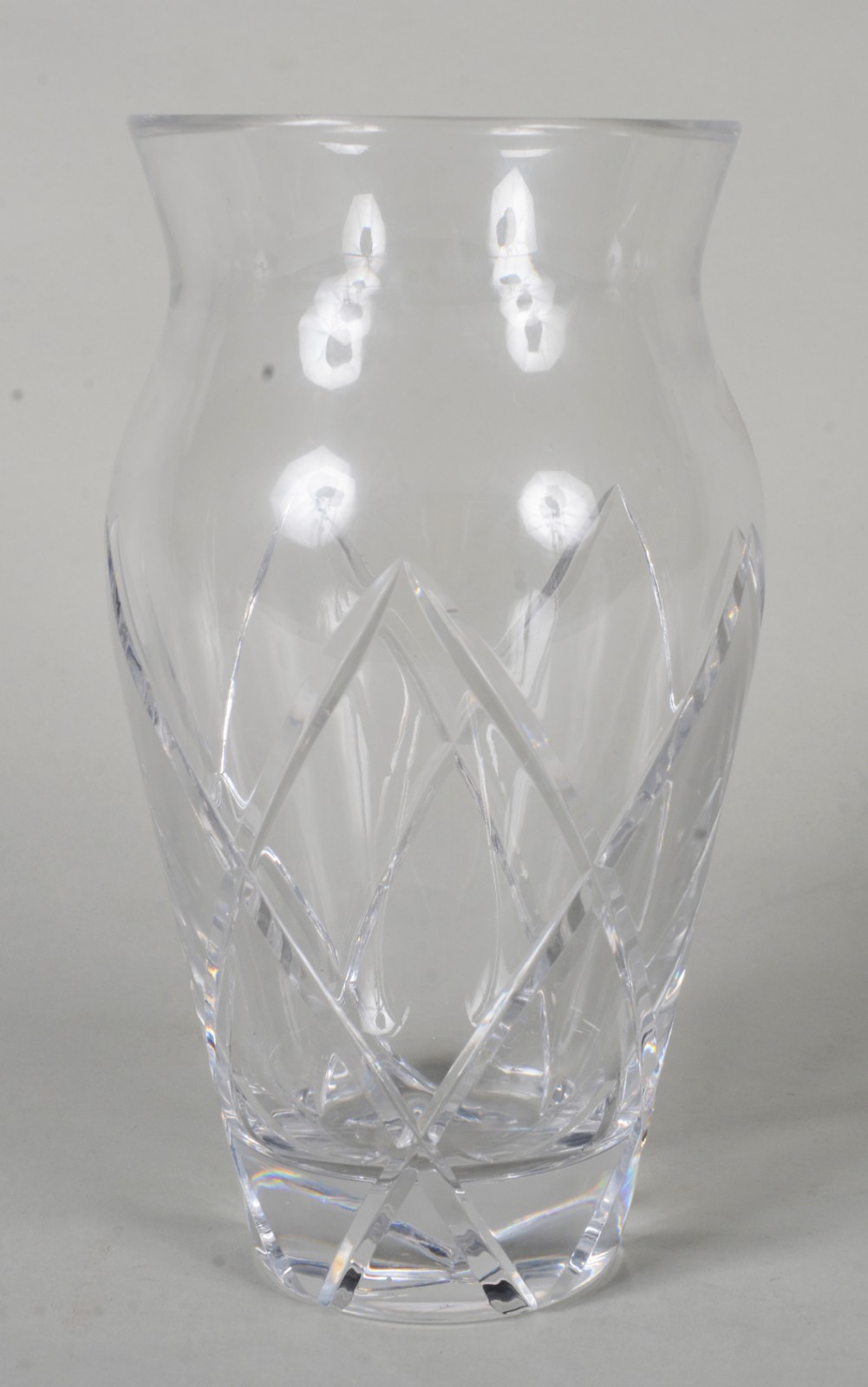 Diversas peças de vidro/cristal, sendo : Vaso de cristal lapidado; 4... - foto 2 de 11