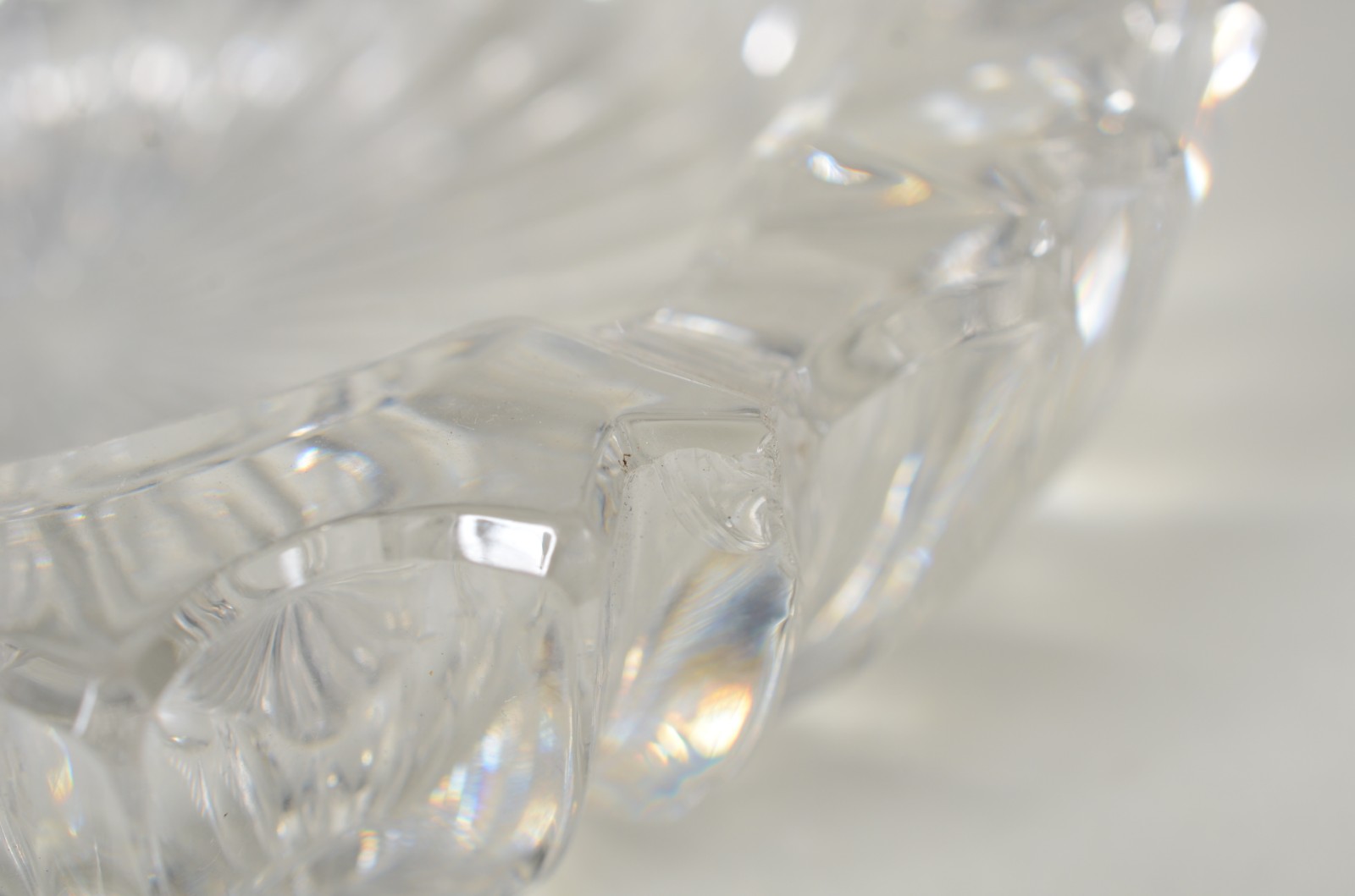 Diversas peças de vidro/cristal, sendo : Vaso de cristal lapidado; 4... - foto 4 de 11