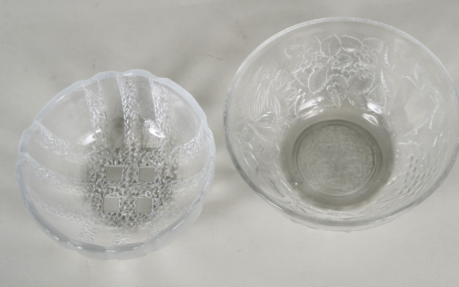 Diversas peças de vidro/cristal, sendo : Vaso de cristal lapidado; 4... - foto 6 de 11