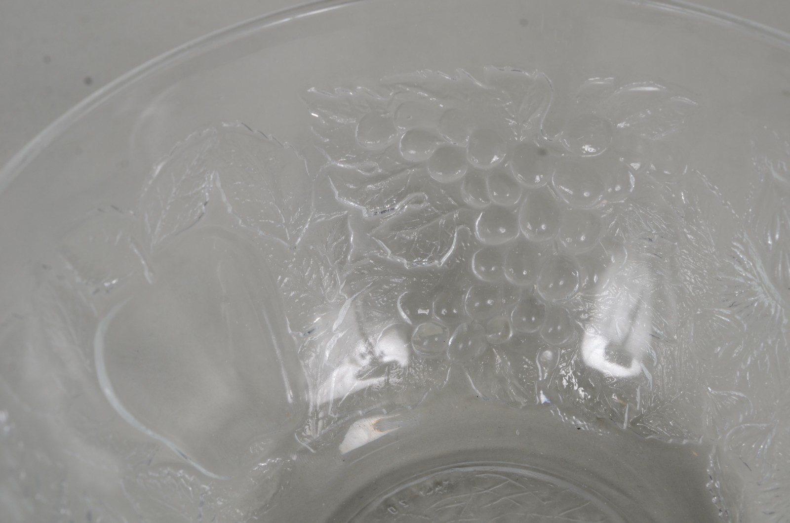 Diversas peças de vidro/cristal, sendo : Vaso de cristal lapidado; 4... - foto 7 de 11