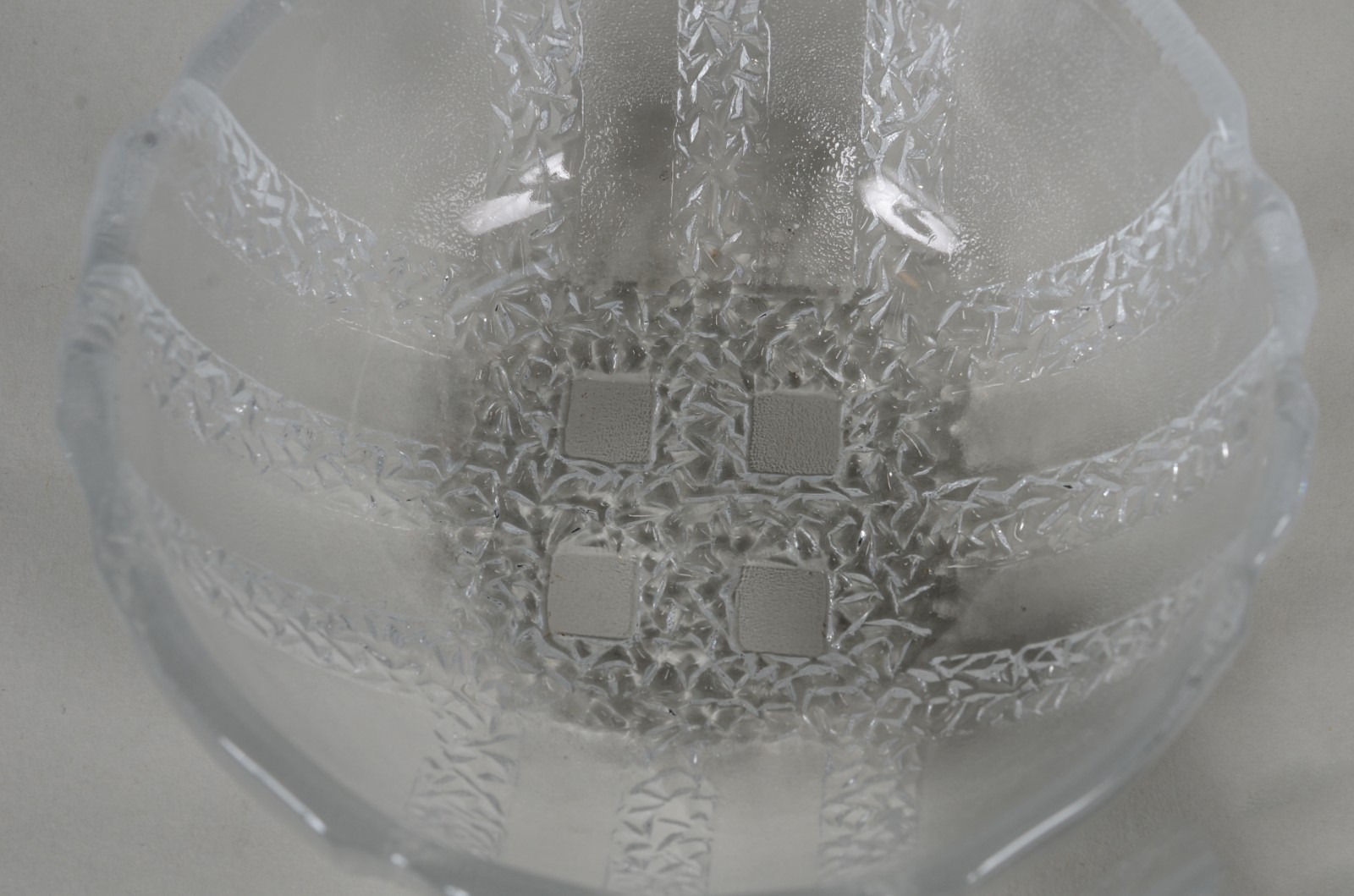 Diversas peças de vidro/cristal, sendo : Vaso de cristal lapidado; 4... - foto 8 de 11