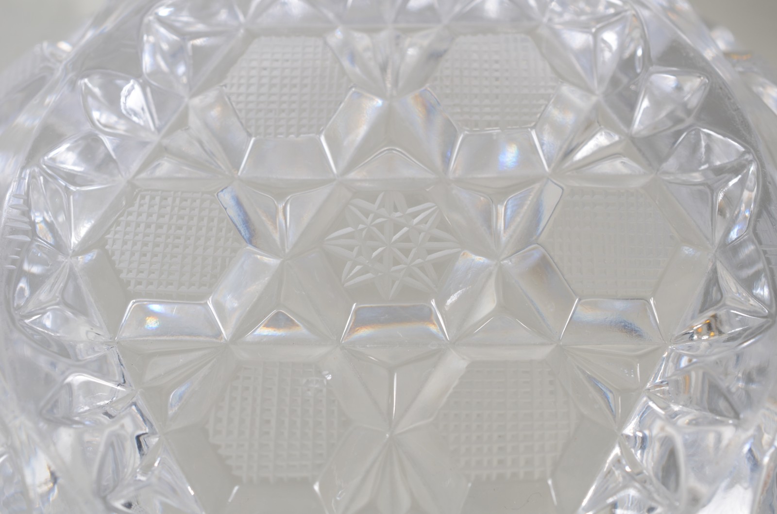 Diversas peças de vidro/cristal, sendo : Vaso de cristal lapidado; 4... - foto 11 de 11