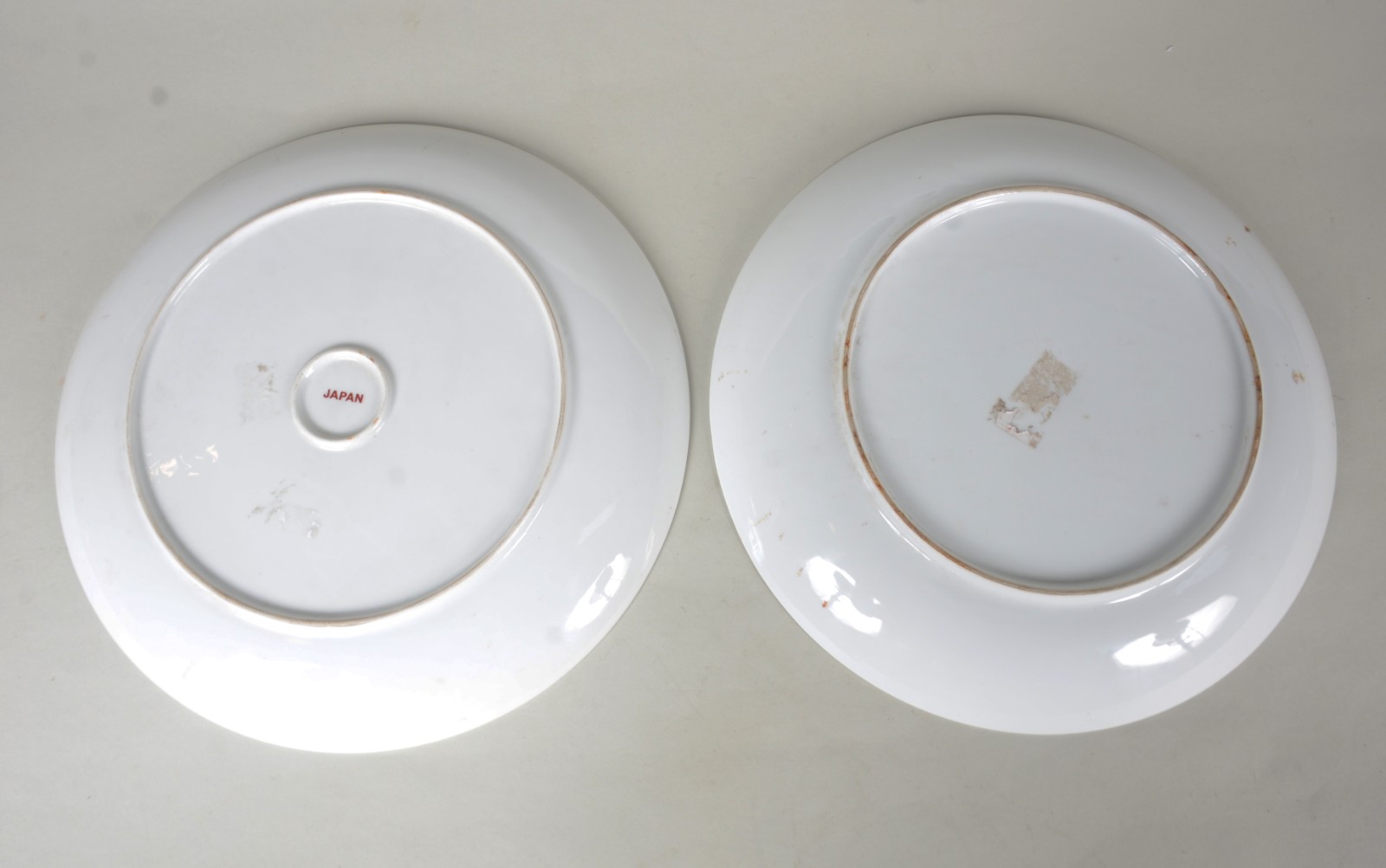 Par de medalhões de porcelana Japonesa decoradas ao gosto Imari. - foto 6 de 8