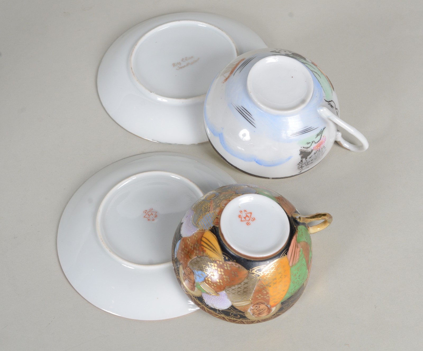 Dois conjuntos de porcelana oriental, sendo um decorado com figuras... - foto 5 de 11