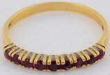 Meia aliança de ouro com rubis , aro : 18  - Meia aliança de ouro com rubis , aro : 18 