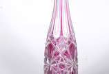 Garrafa de cristal europeu doublé rosa lapidado. - Garrafa de cristal europeu doublé rosa lapidado.