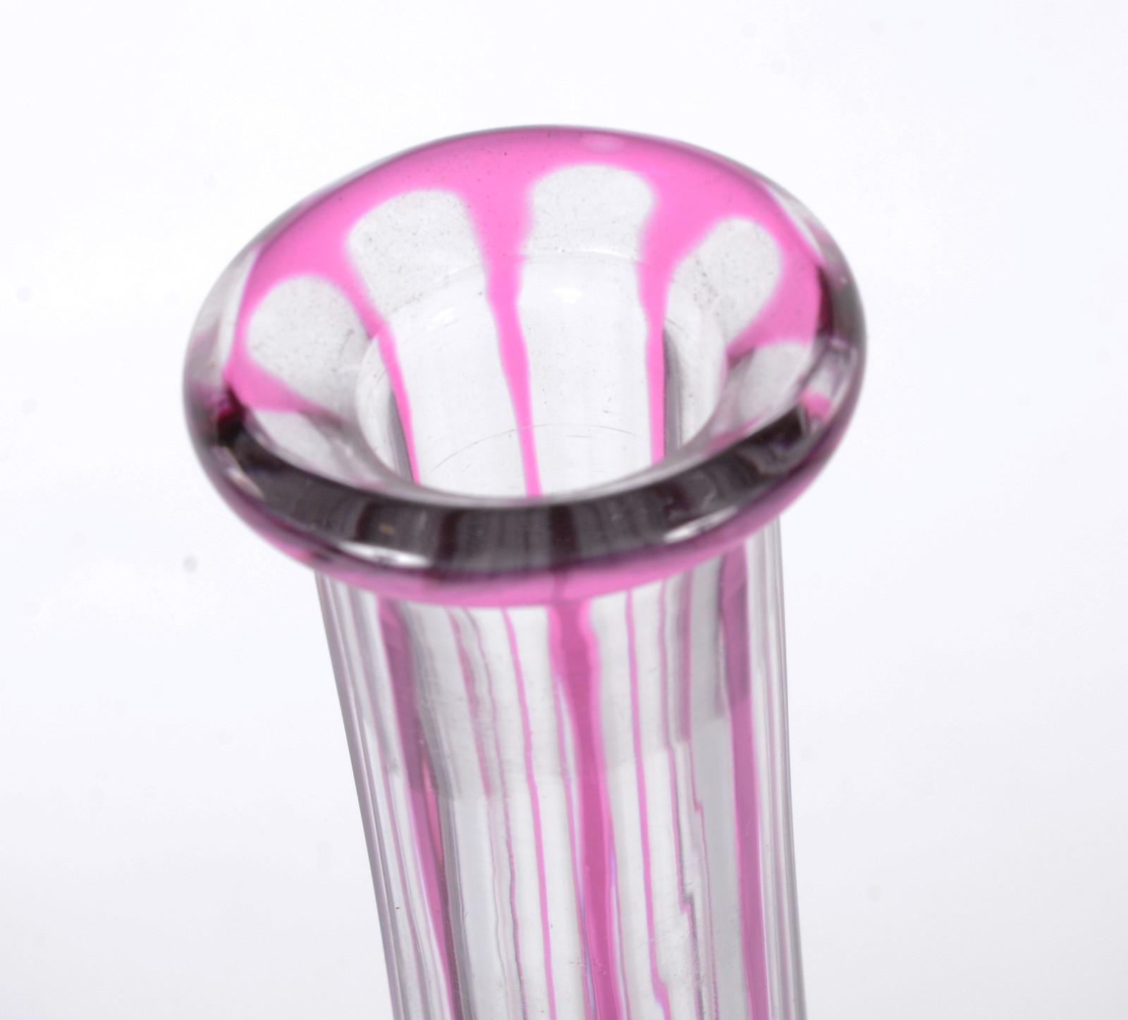 Garrafa de cristal europeu doublé rosa lapidado. - foto 5 de 8