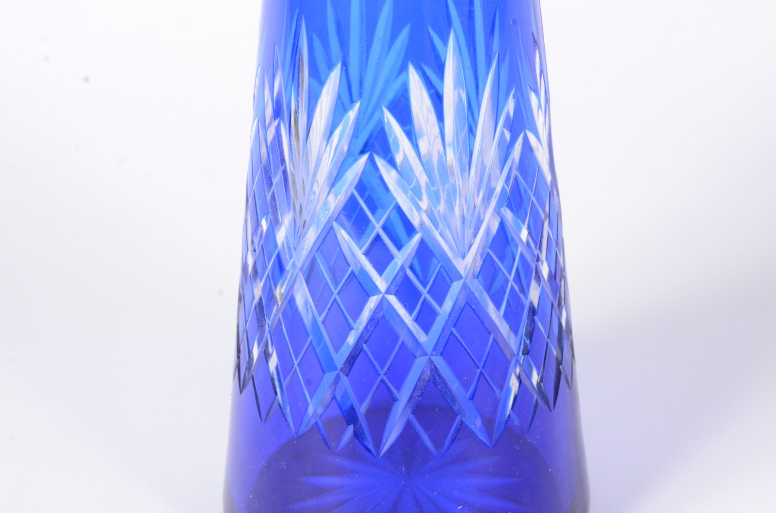Garrafa de cristal doublé azul lapidada. - foto 2 de 8