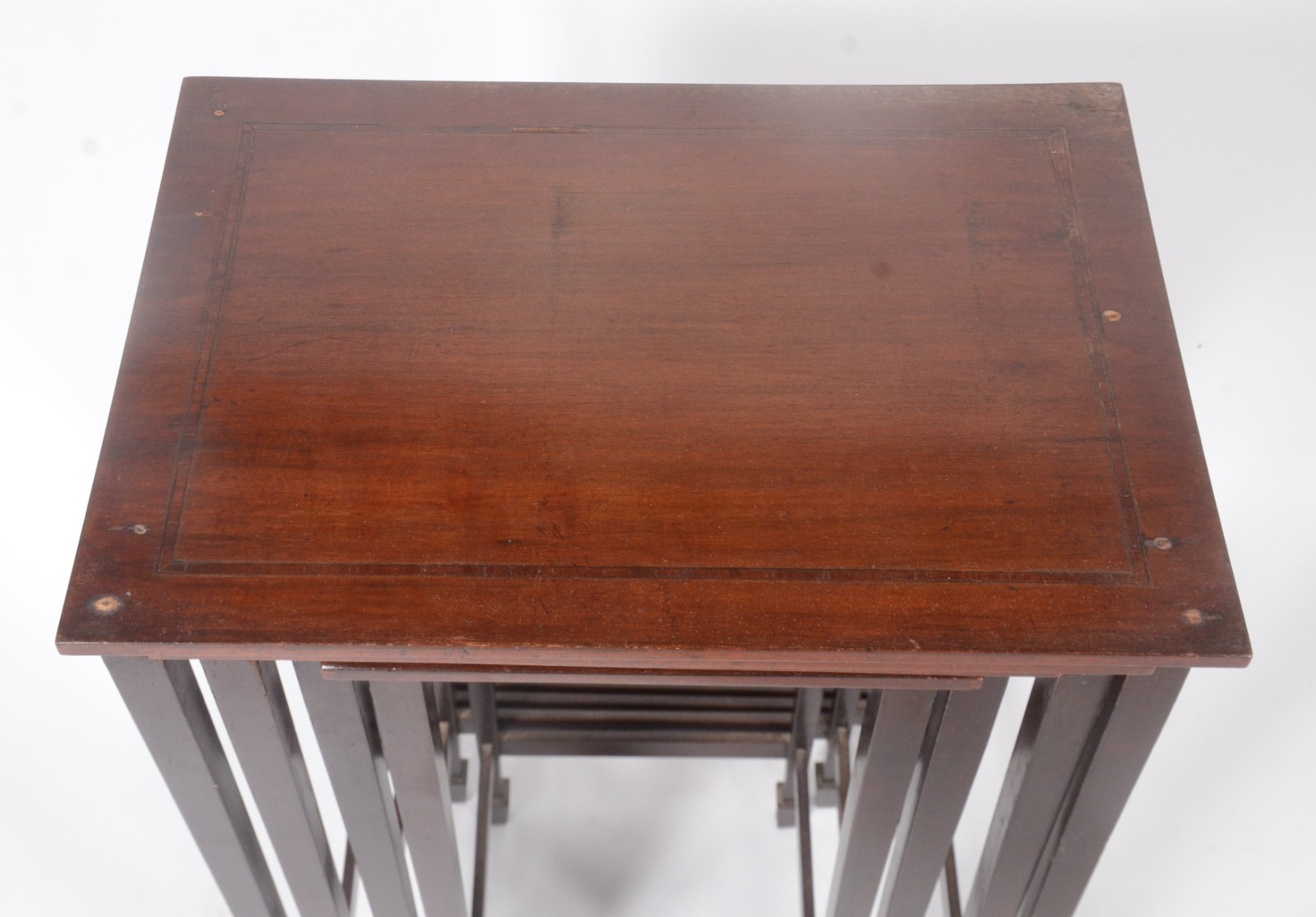 Mesa ninho de madeira nobre com 4 peças encaixadas, tampos... - foto 4 de 11