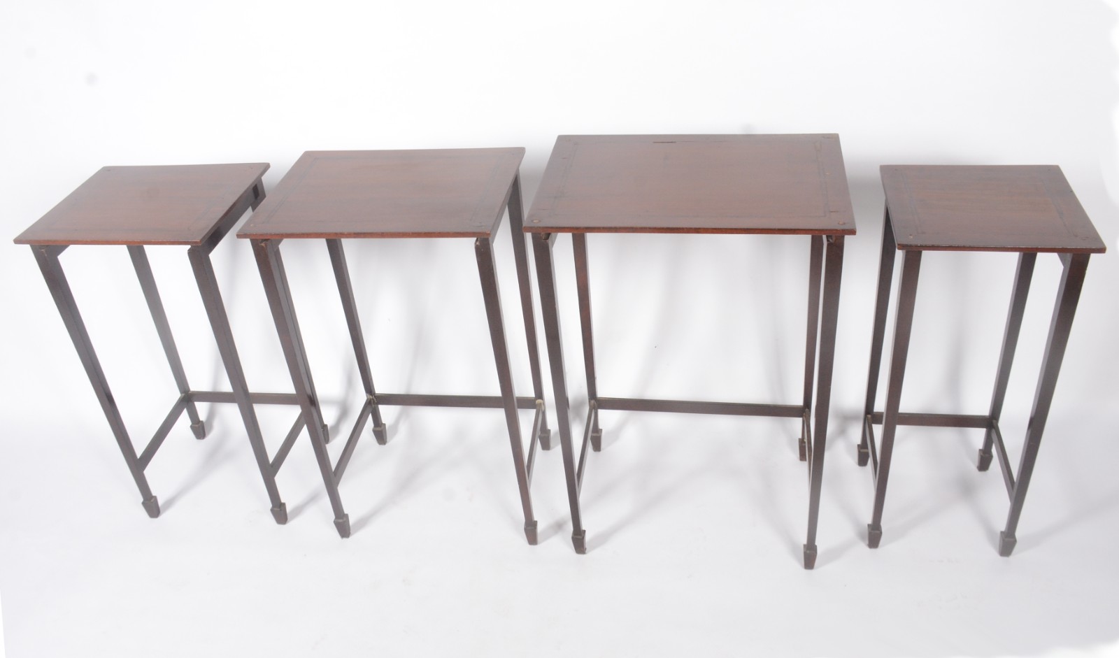 Mesa ninho de madeira nobre com 4 peças encaixadas, tampos... - foto 6 de 11