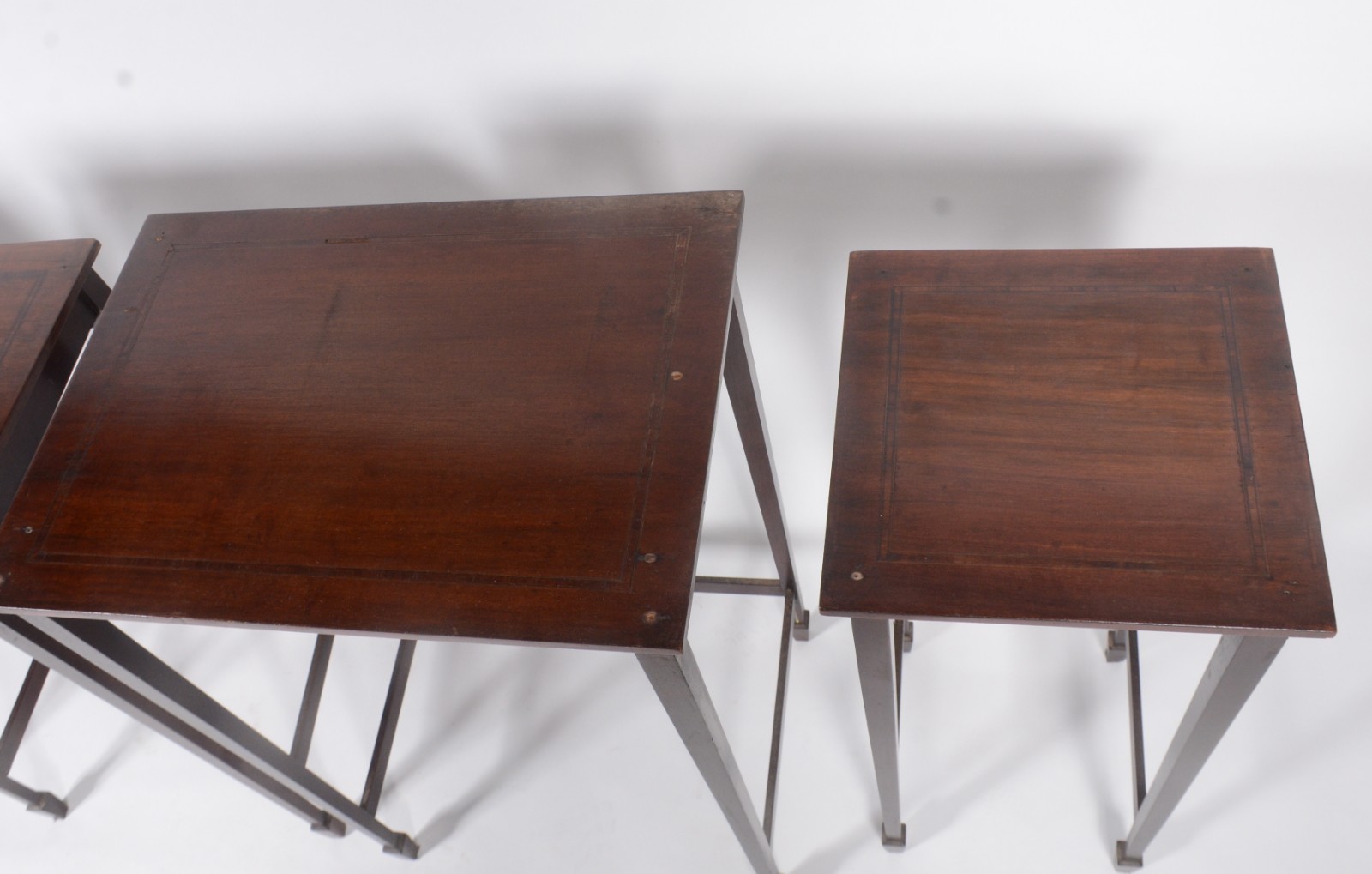 Mesa ninho de madeira nobre com 4 peças encaixadas, tampos... - foto 10 de 11
