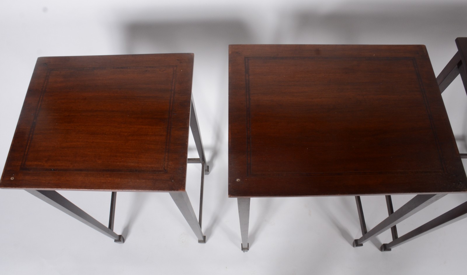 Mesa ninho de madeira nobre com 4 peças encaixadas, tampos... - foto 11 de 11