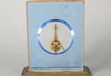 Jaeger-LeCoultre (1833),  - Relógio de mesa modelo "aquário" com "peixes e vegetação marinha". (Não está gravado o nome do fabricante). Com craquelê. Máquina precisando de regula
