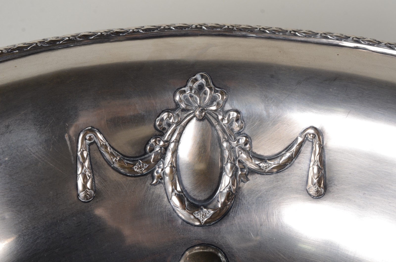 Jarra com bacia de prata portuguesa, contraste Javali, decorados com... - foto 4 de 11