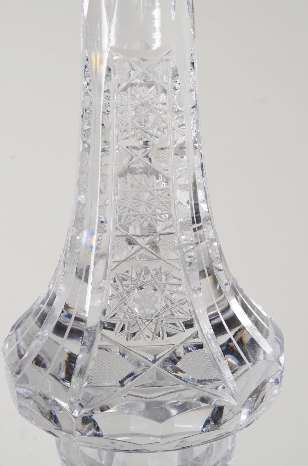 Grande garrafa de cristal europeu lapidada. - foto 5 de 11