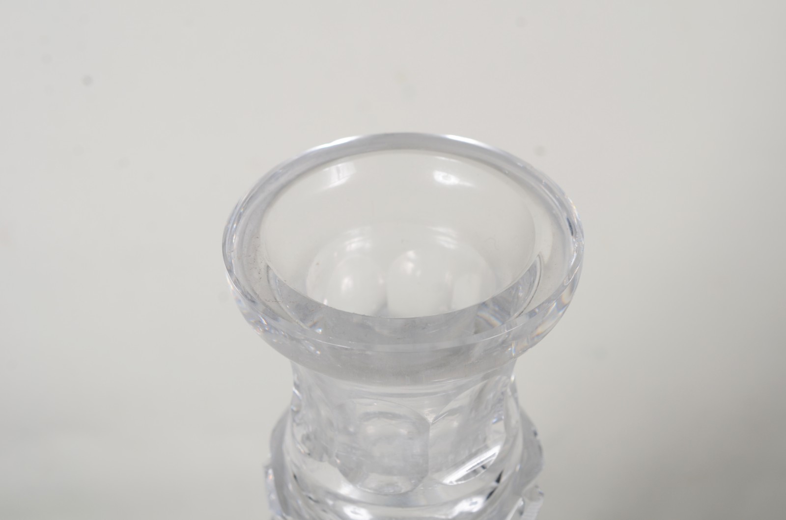 Grande garrafa de cristal europeu lapidada. - foto 7 de 11