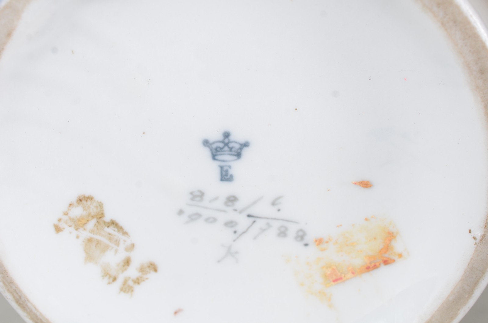 Vaso de porcelana europeia decorado com paisagem em policromia sobre... - foto 6 de 6