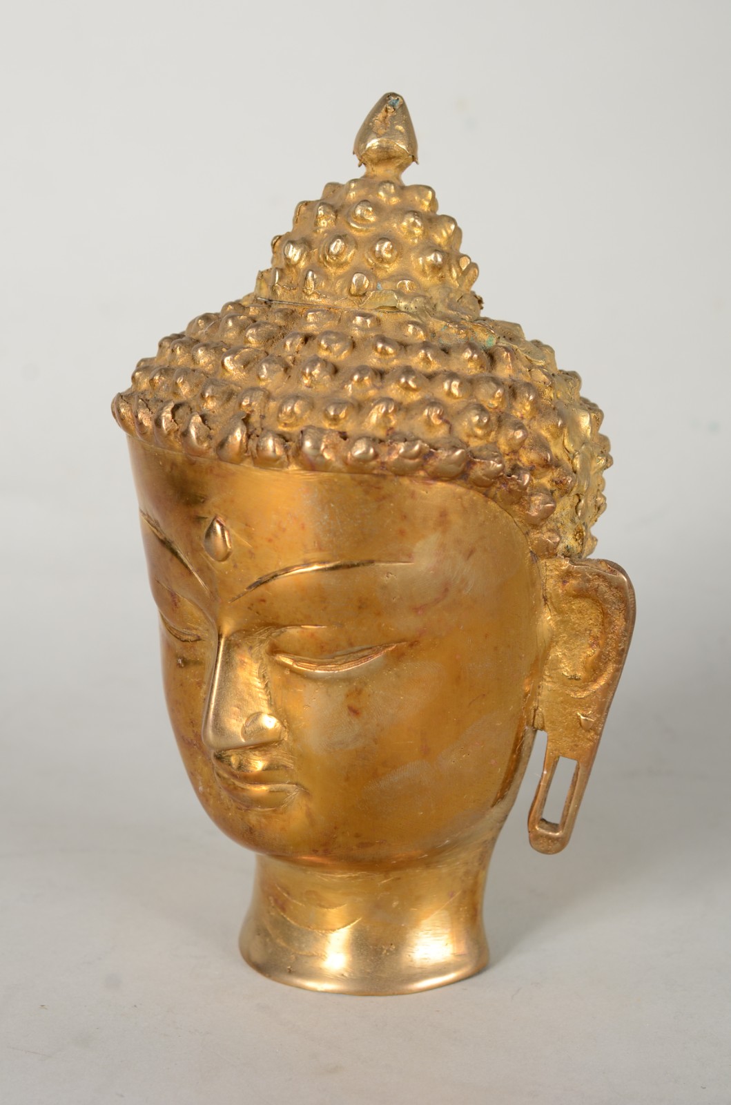 Cabeça de bronze representando Buda. - foto 2 de 6