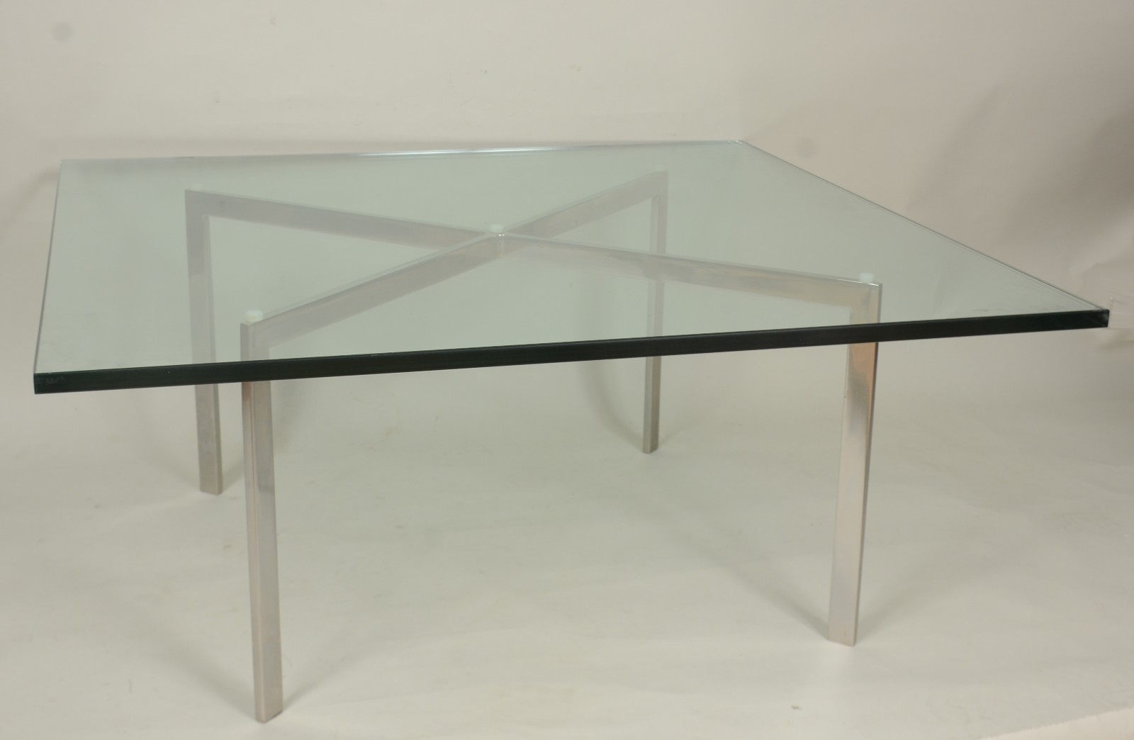 Mesa de Centro "Barcelona", da loja Forma, base de inox e tampo de... - foto 1 de 6