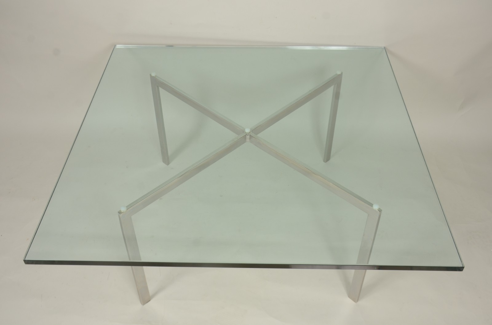Mesa de Centro "Barcelona", da loja Forma, base de inox e tampo de... - foto 2 de 6