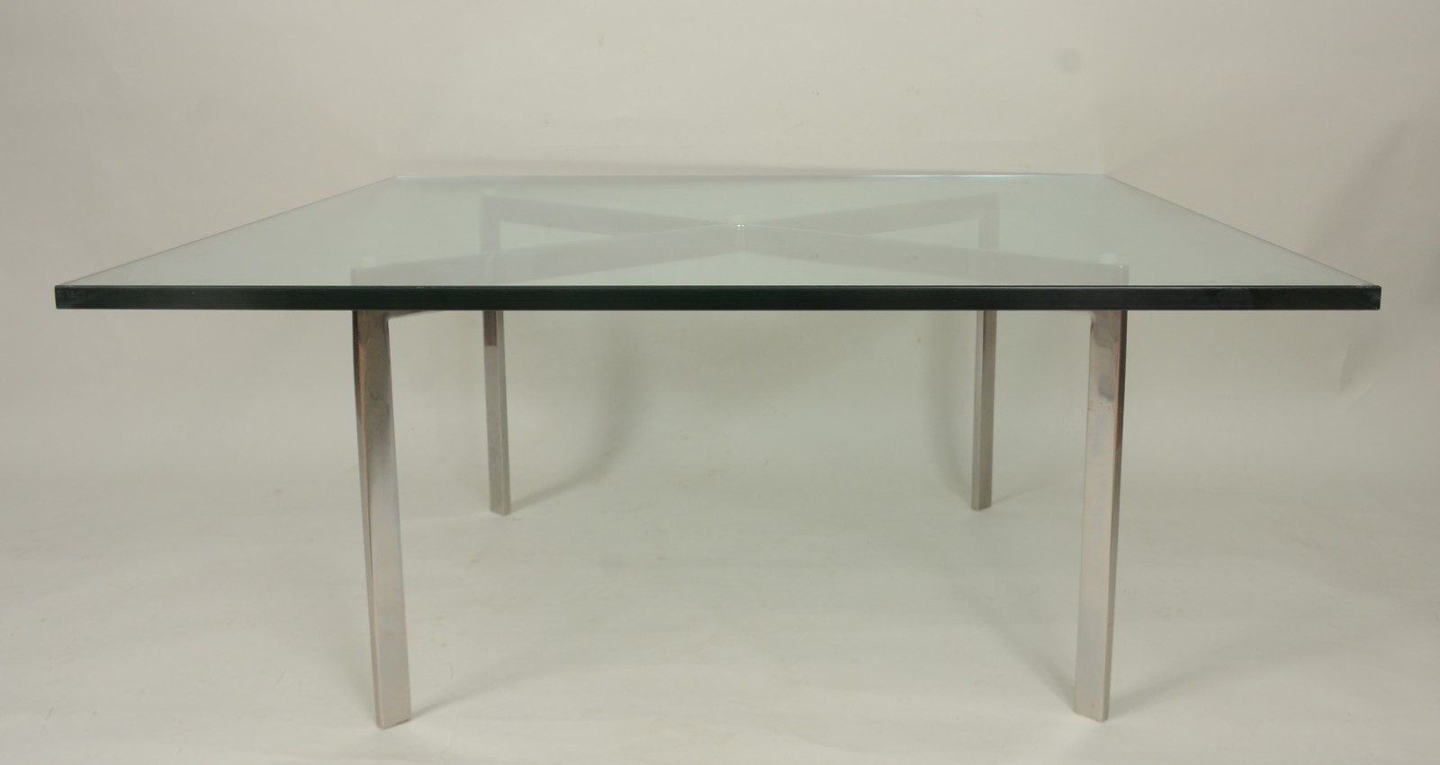 Mesa de Centro "Barcelona", da loja Forma, base de inox e tampo de... - foto 3 de 6