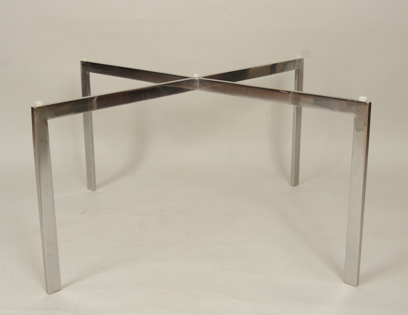 Mesa de Centro "Barcelona", da loja Forma, base de inox e tampo de... - foto 6 de 6