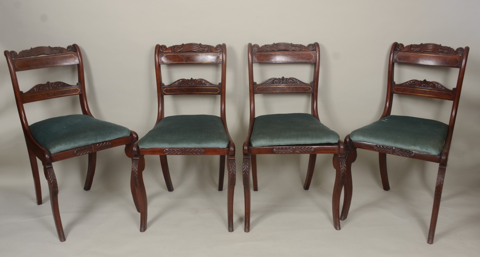 Conjunto de 4 elegantes cadeiras de mogno e filetado em latão... - foto 1 de 9