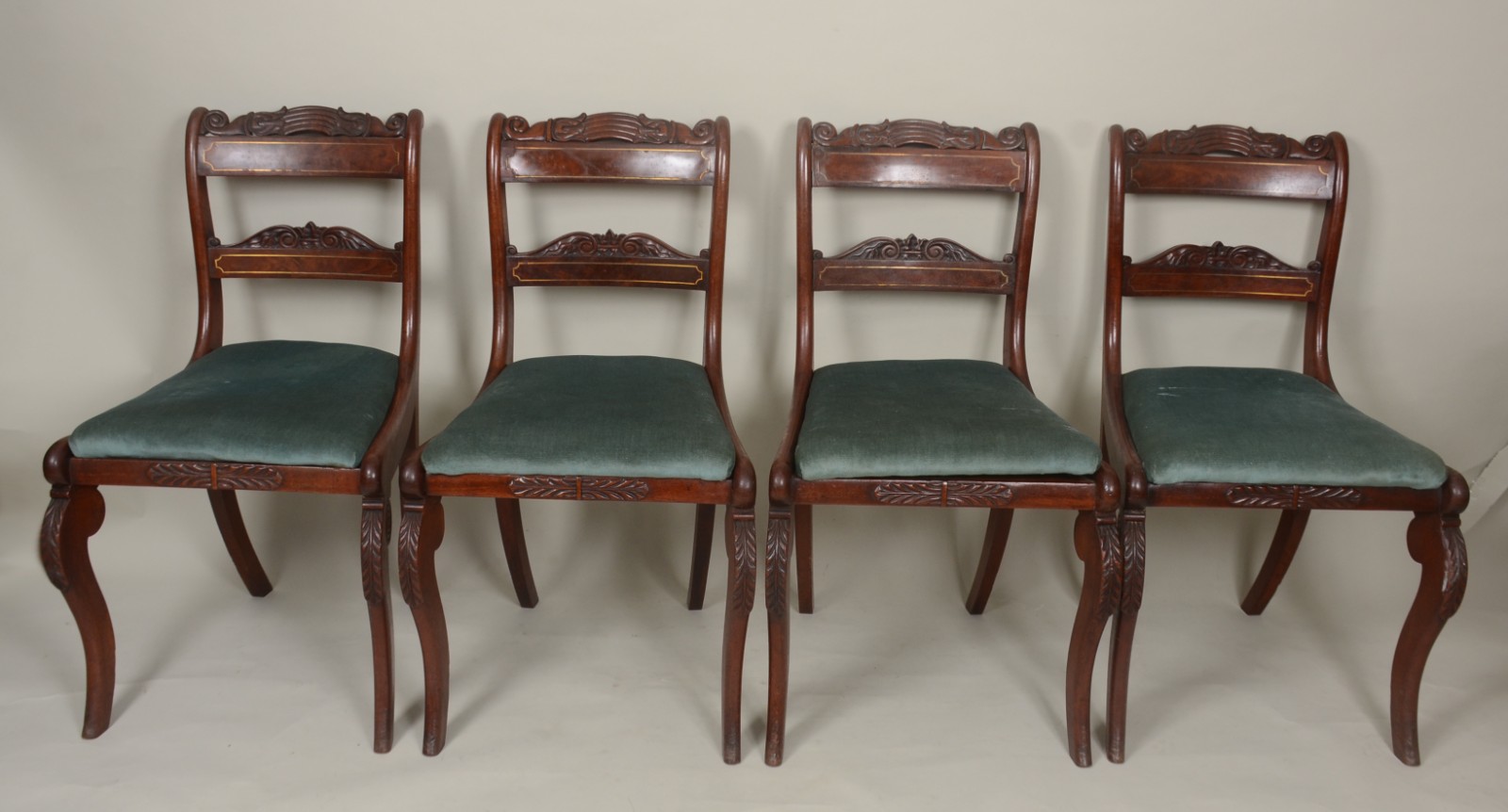 Conjunto de 4 elegantes cadeiras de mogno e filetado em latão... - foto 2 de 9