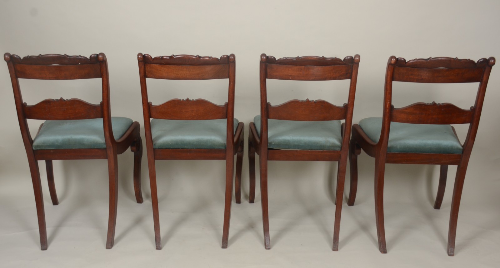 Conjunto de 4 elegantes cadeiras de mogno e filetado em latão... - foto 4 de 9