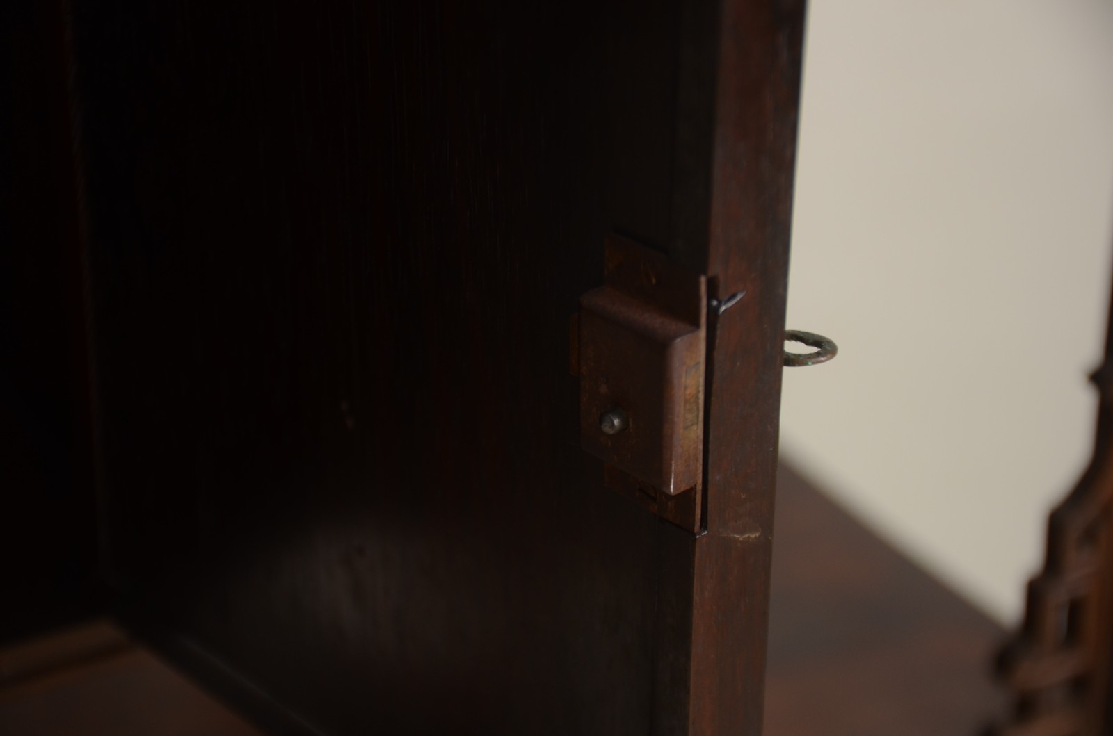 Móvel "porta bibelot" frances de madeira nobre, período de transição... - foto 6 de 9