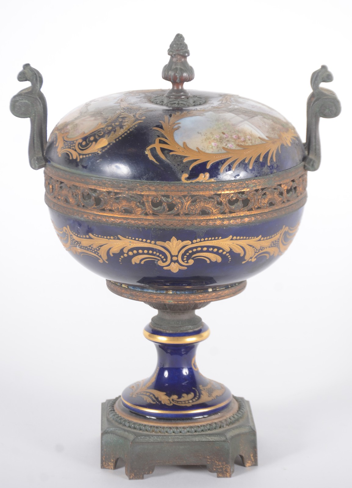Potiche de porcelana francesa de Sèvres, na cor azul cobalto com cena... - foto 1 de 9