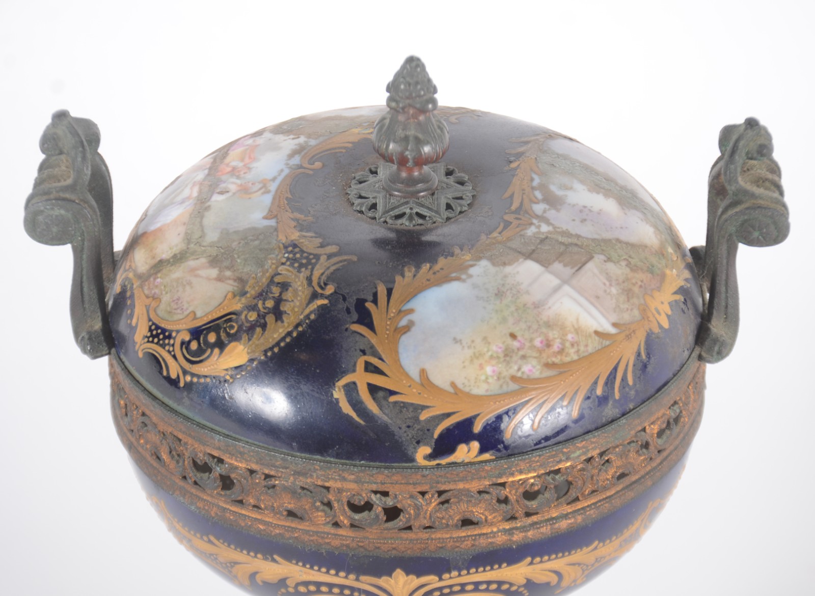 Potiche de porcelana francesa de Sèvres, na cor azul cobalto com cena... - foto 2 de 9
