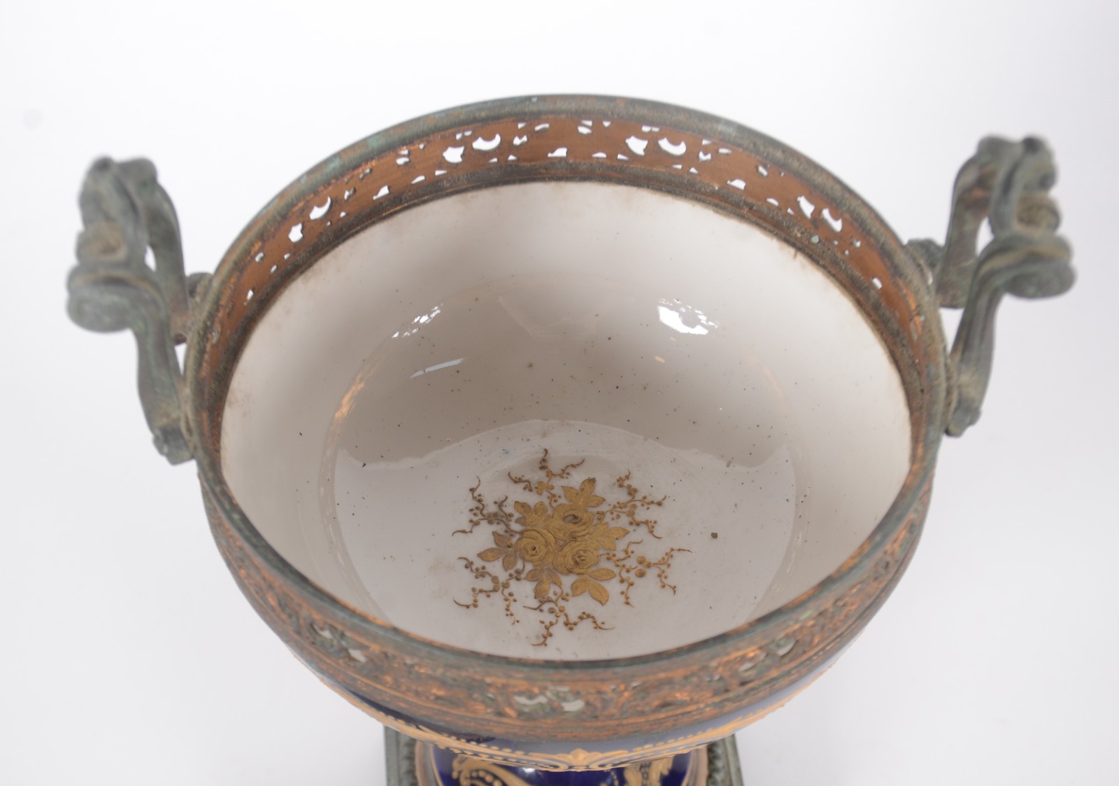 Potiche de porcelana francesa de Sèvres, na cor azul cobalto com cena... - foto 6 de 9