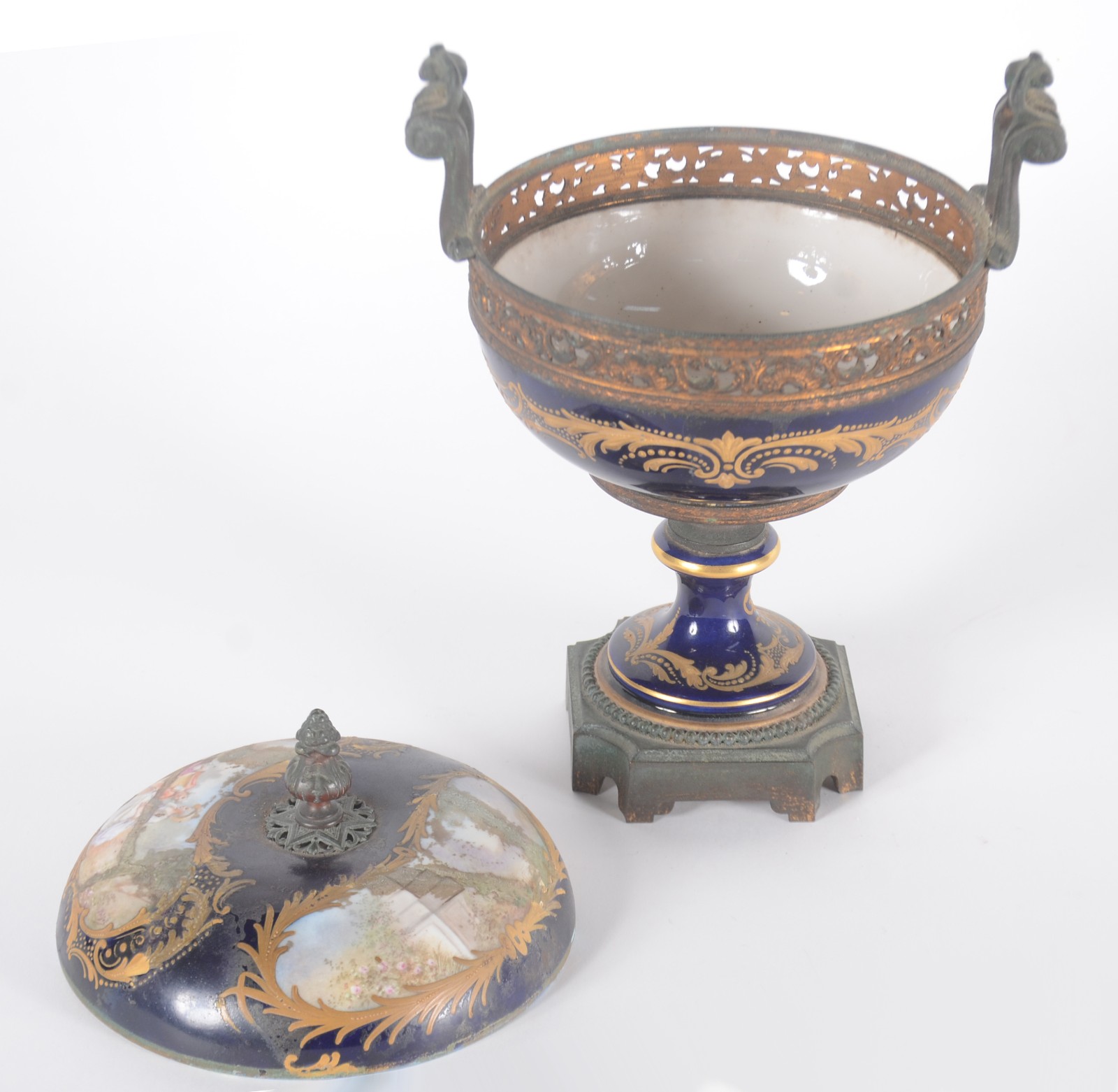 Potiche de porcelana francesa de Sèvres, na cor azul cobalto com cena... - foto 7 de 9